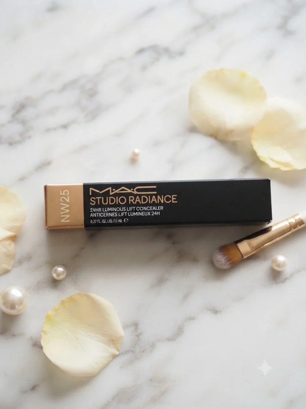 MAC Cosmetics Studio Radiance Concealer NW25 - Black & Gold Packaging